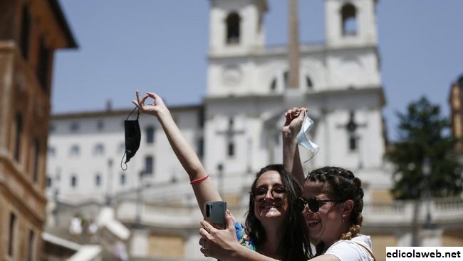 Jumlah Covid Meningkat, Italia Mempertimbangkan Untuk Mempertahankan Izin Hijau Hingga Maret